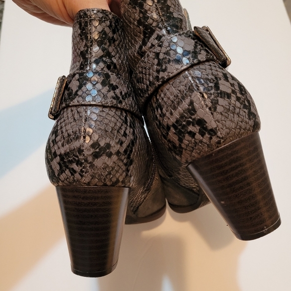 Vionic Naomi snake leather booties size 8.5 - Picture 5 of 11